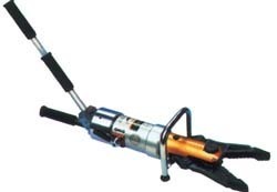 江蘇水星消防裝備主營消防器材、破拆工具、救生設備、洗消產(chǎn)品、偵檢儀器、堵漏工具、輸轉(zhuǎn)設備、警戒器材、通訊設備、個人防護、照明排煙、其他裝備